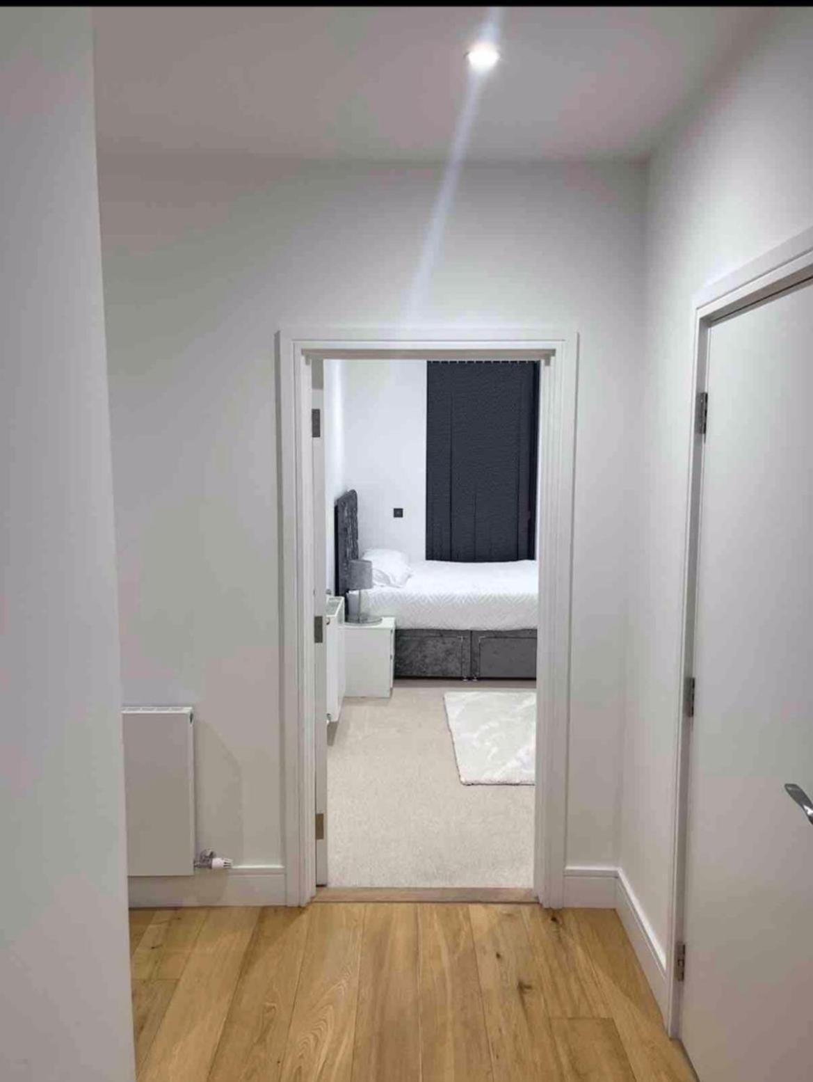לונדון Luxury Top Floor Penthouse Apartment Near Heathrow מראה חיצוני תמונה