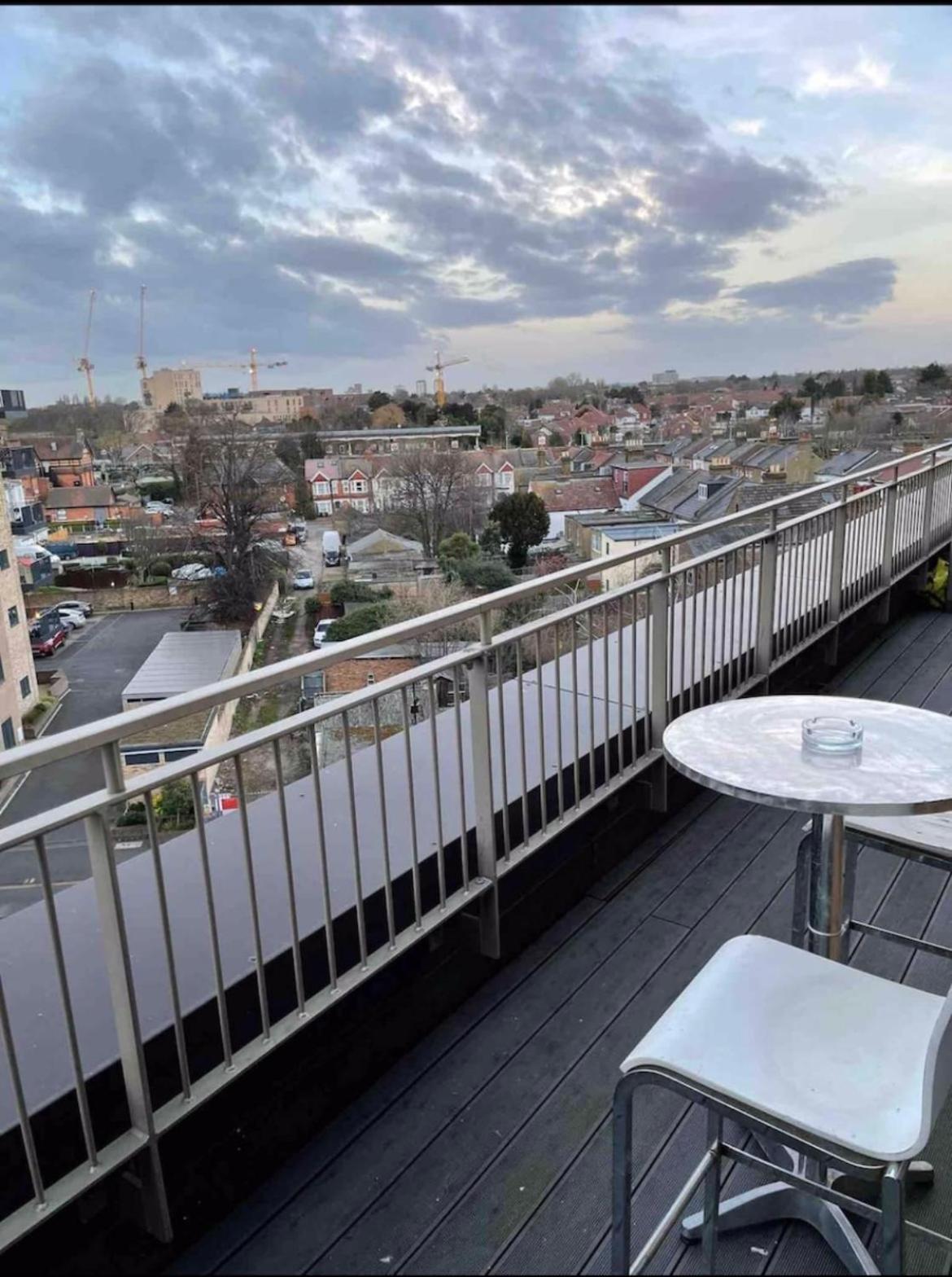 לונדון Luxury Top Floor Penthouse Apartment Near Heathrow מראה חיצוני תמונה