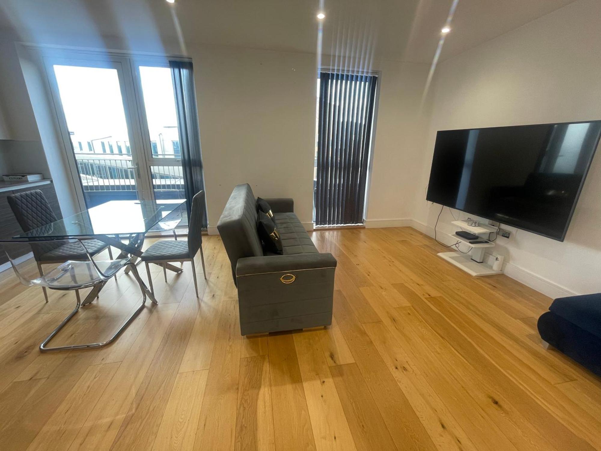 לונדון Luxury Top Floor Penthouse Apartment Near Heathrow מראה חיצוני תמונה
